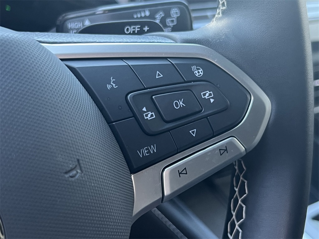 Vehicle image 25 of 29