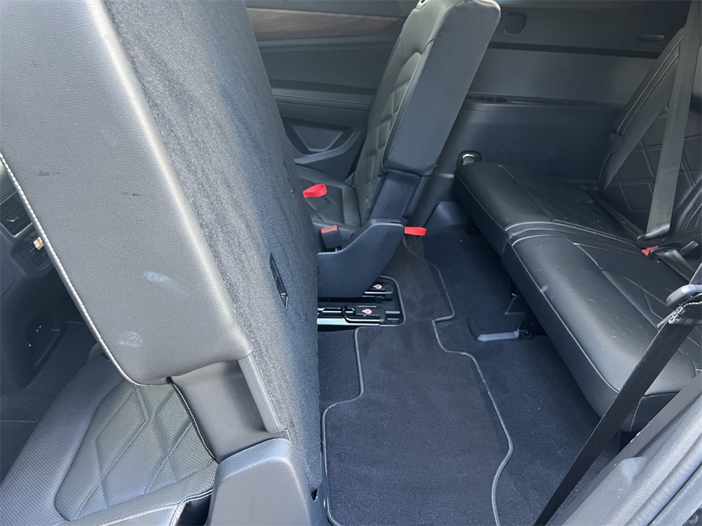 Vehicle image 13 of 29
