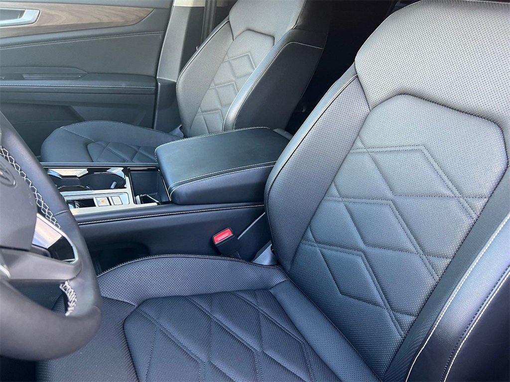 Vehicle image 11 of 29