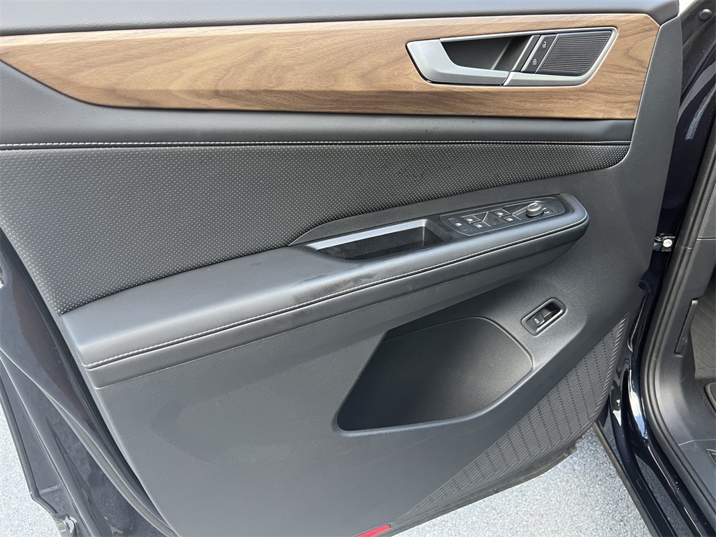 Vehicle image 22 of 29
