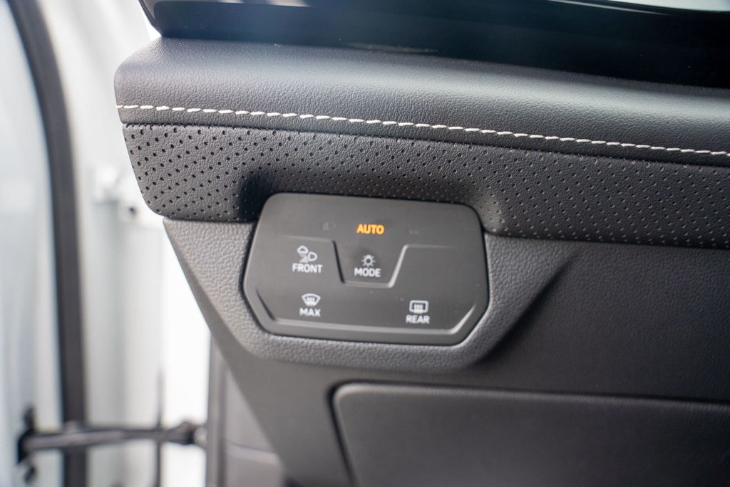 2024 Volkswagen Atlas 2.0T SE Technology Image 30 of 35