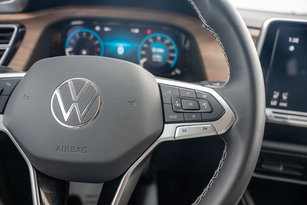 Vehicle image 19 of 35
