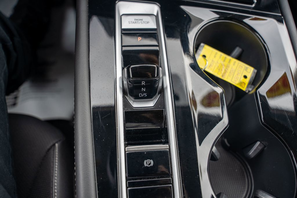 Vehicle image 25 of 35