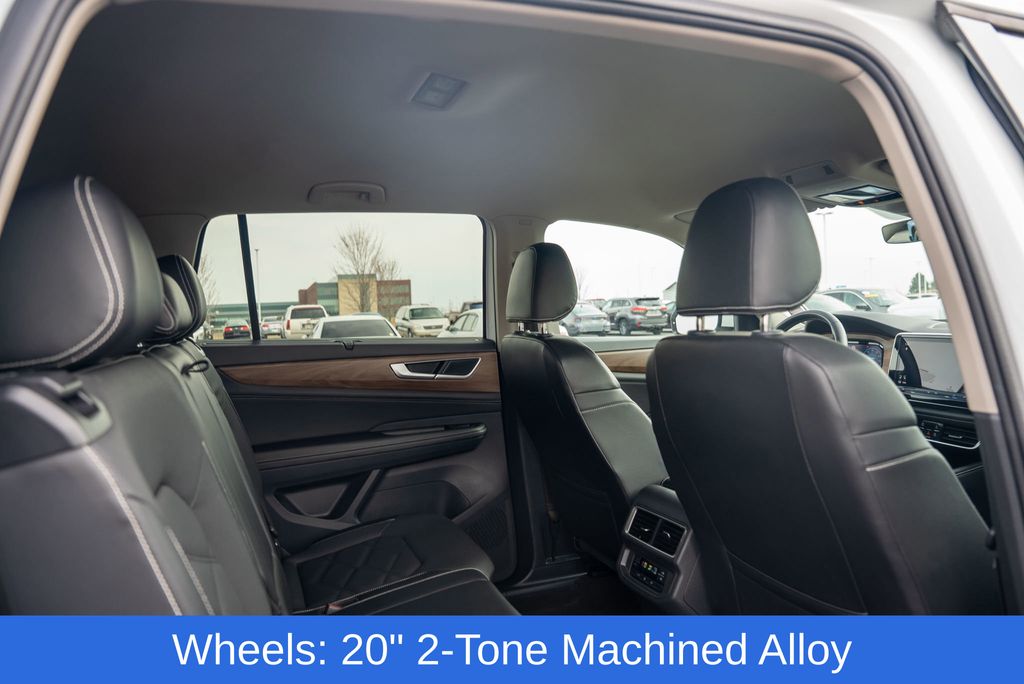 2024 Volkswagen Atlas 2.0T SE Technology Image 13 of 35