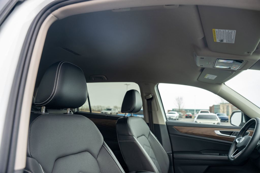 Vehicle image 14 of 35
