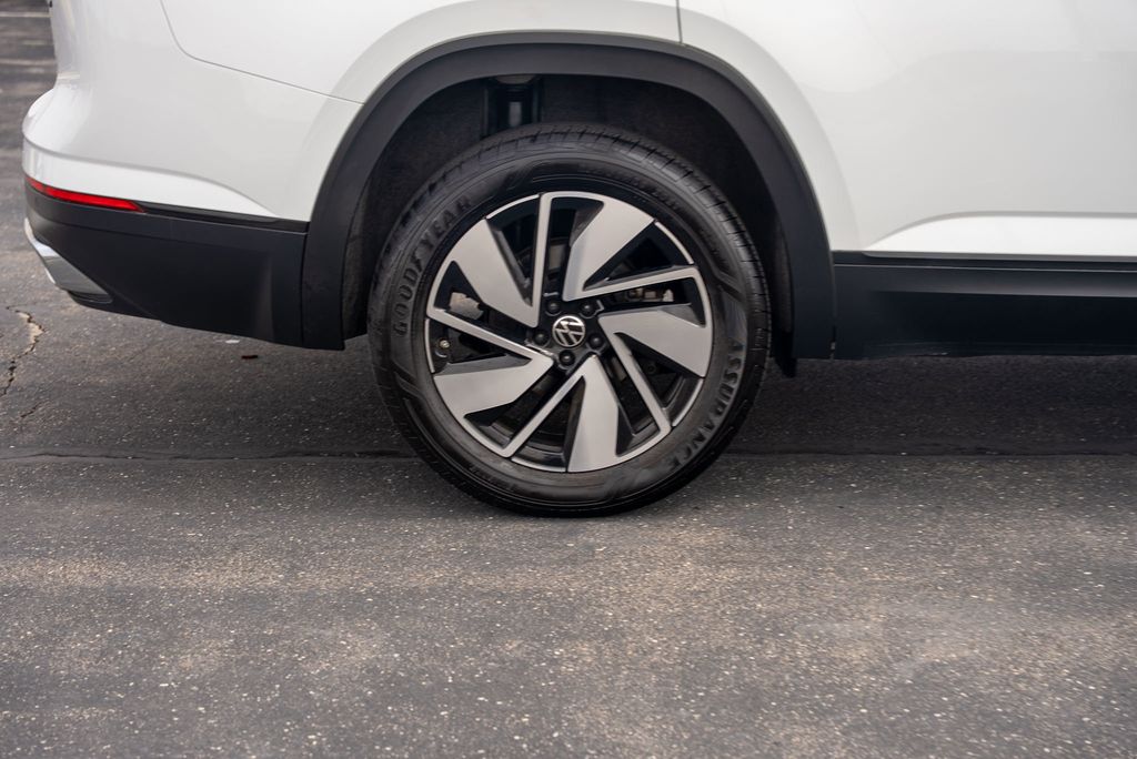 Vehicle image 10 of 35