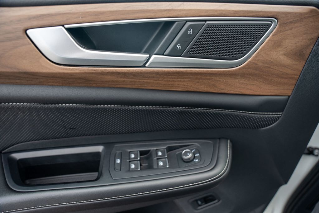 2024 Volkswagen Atlas 2.0T SE Technology Image 23 of 35