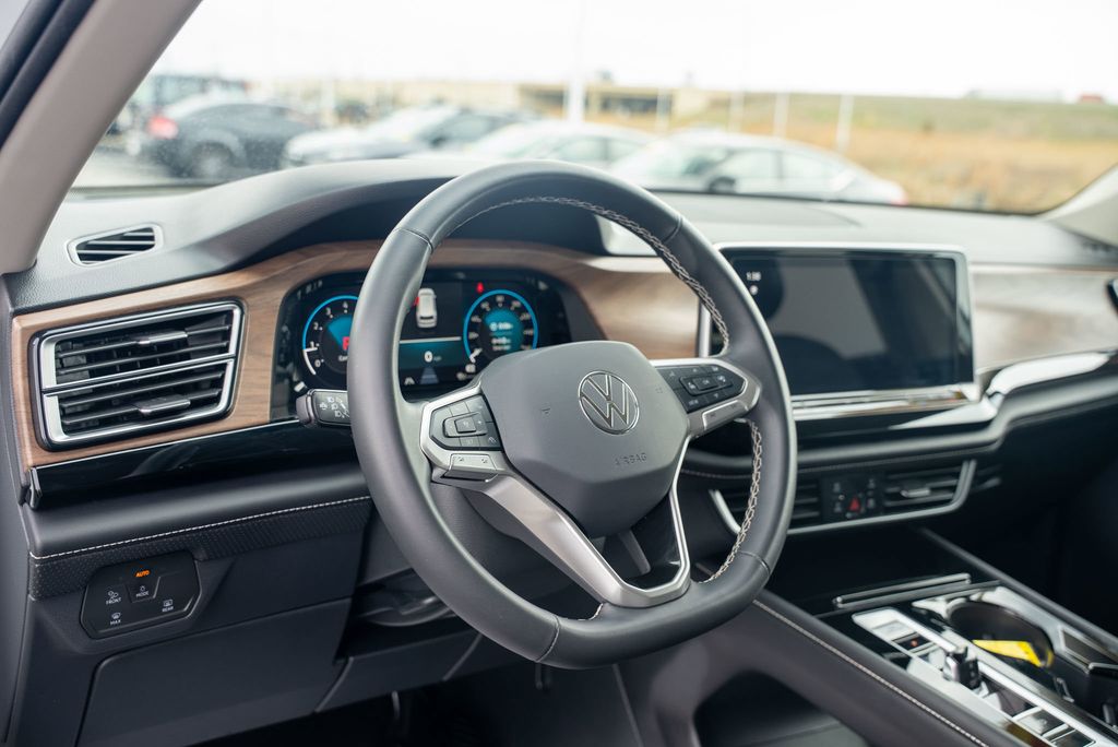 Vehicle image 17 of 35