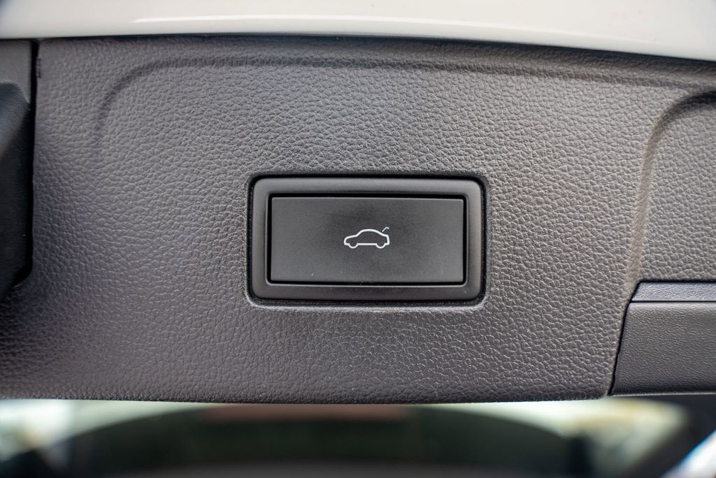 Vehicle image 27 of 35