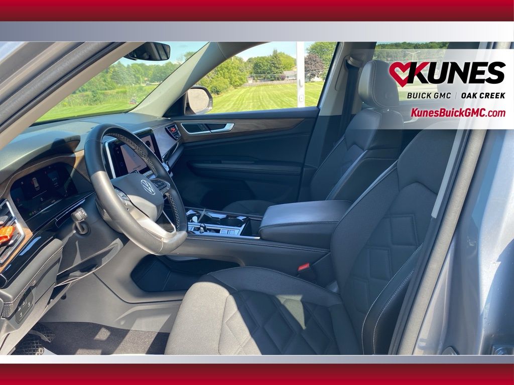 2024 Volkswagen Atlas 2.0T SE Technology Image 9 of 25