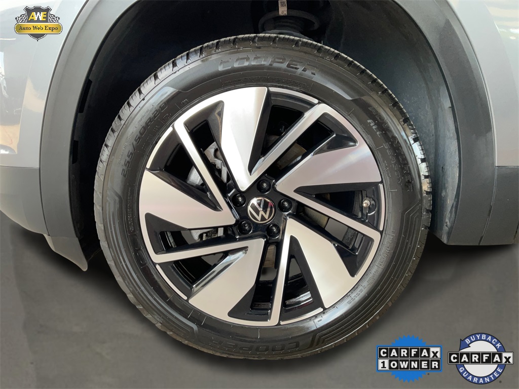 2024 Volkswagen Atlas 2.0T SE Technology Image 12 of 61