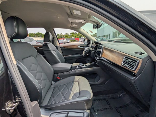 Vehicle image 11 of 32