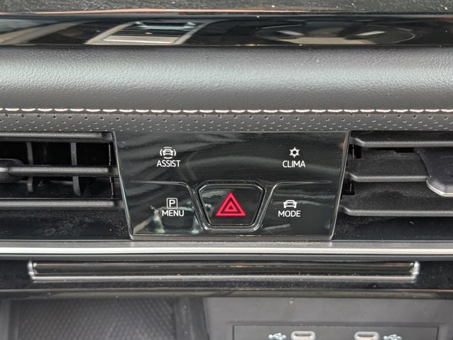 Vehicle image 28 of 32