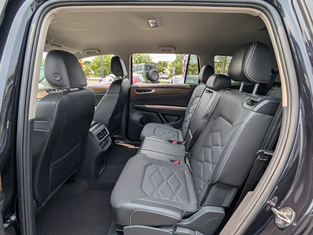 Vehicle image 16 of 32