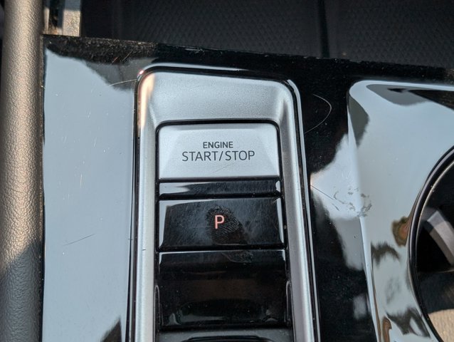 Vehicle image 26 of 32