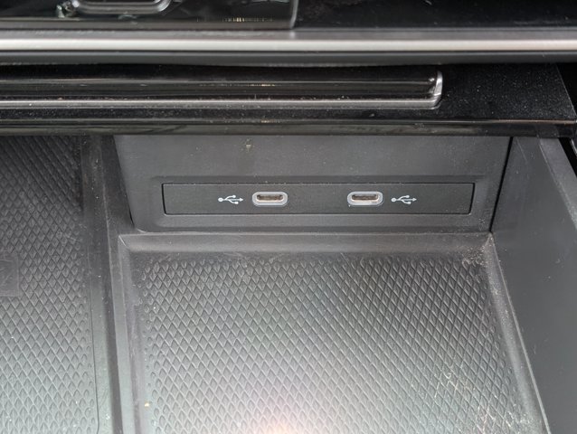 Vehicle image 27 of 32