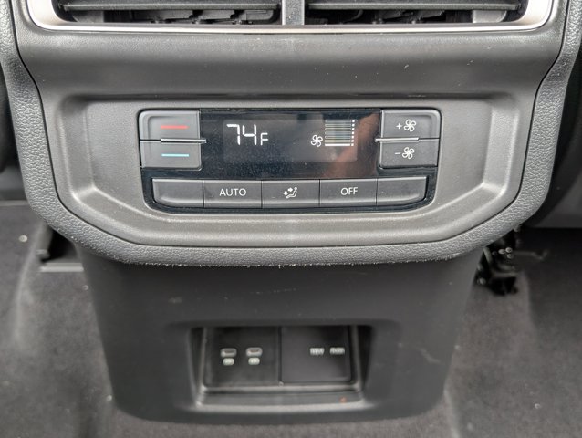Vehicle image 18 of 32