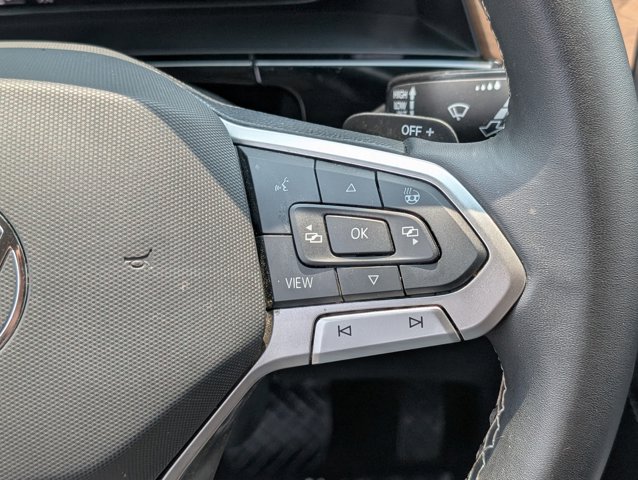 Vehicle image 25 of 32