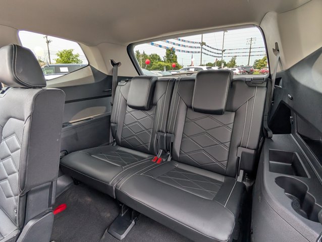 Vehicle image 15 of 32