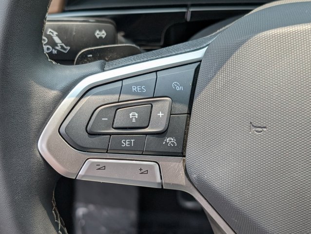 Vehicle image 24 of 32