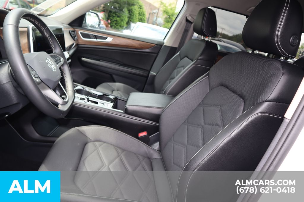 2024 Volkswagen Atlas 2.0T SE Technology Image 11 of 41