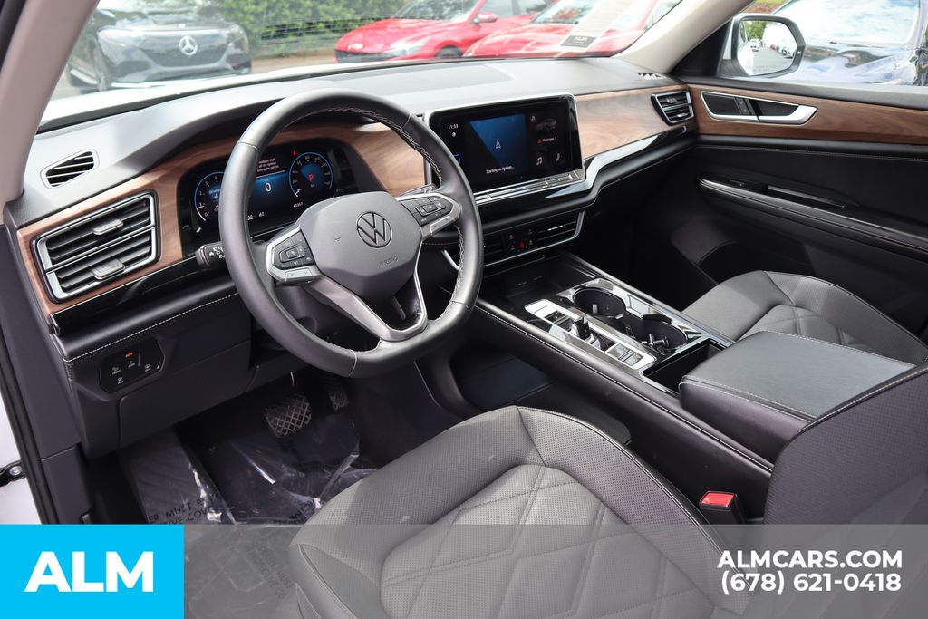 2024 Volkswagen Atlas 2.0T SE Technology Image 10 of 41