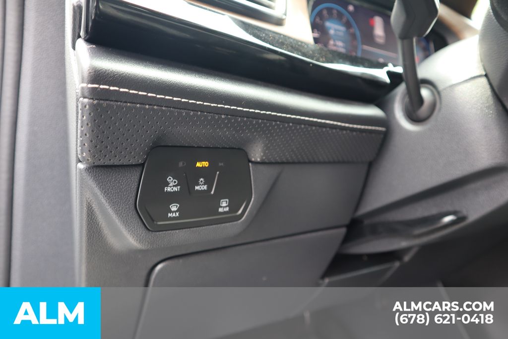 2024 Volkswagen Atlas 2.0T SE Technology Image 13 of 41