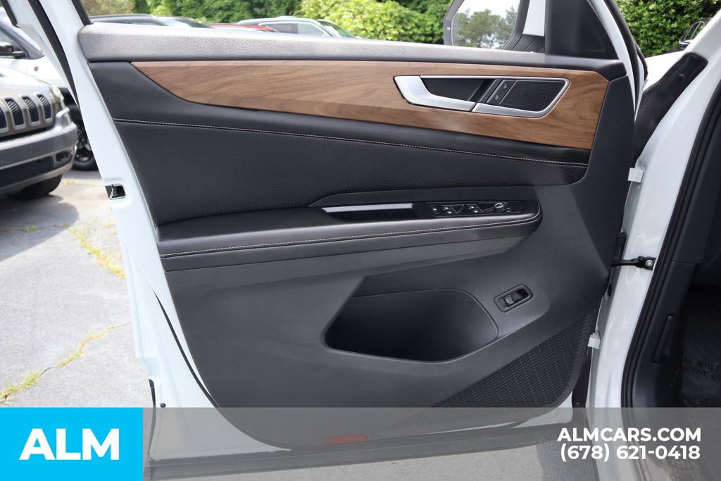 2024 Volkswagen Atlas 2.0T SE Technology Image 15 of 41