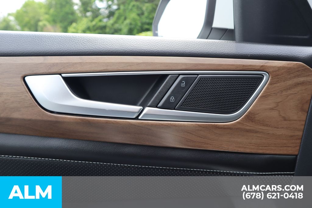 2024 Volkswagen Atlas 2.0T SE Technology Image 17 of 41
