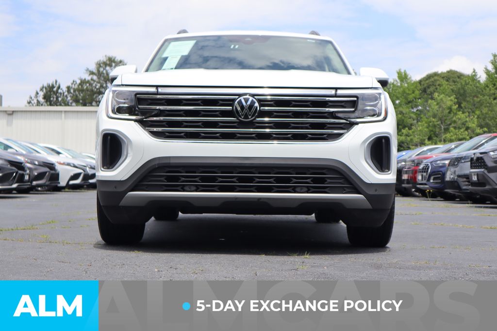 2024 Volkswagen Atlas 2.0T SE Technology Image 2 of 41