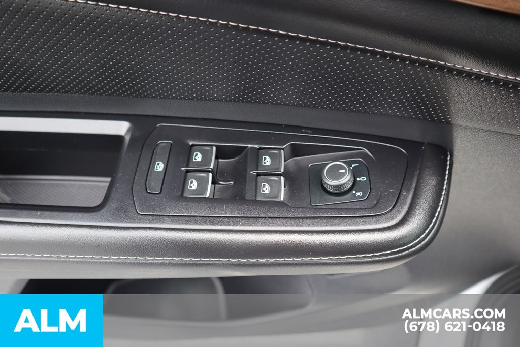 2024 Volkswagen Atlas 2.0T SE Technology Image 16 of 41
