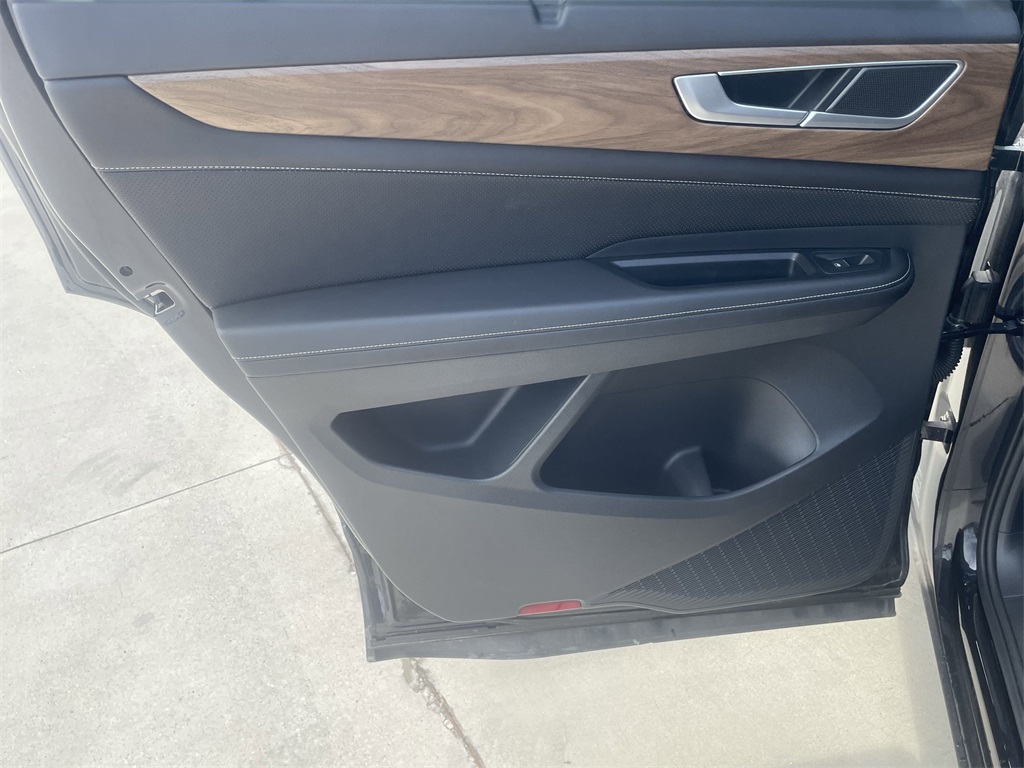 2024 Volkswagen Atlas 2.0T SE Technology Image 18 of 29