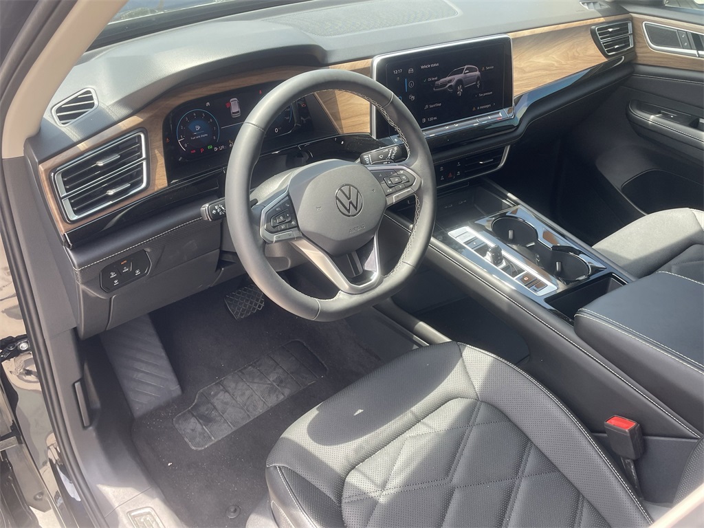 2024 Volkswagen Atlas 2.0T SE Technology Image 13 of 29