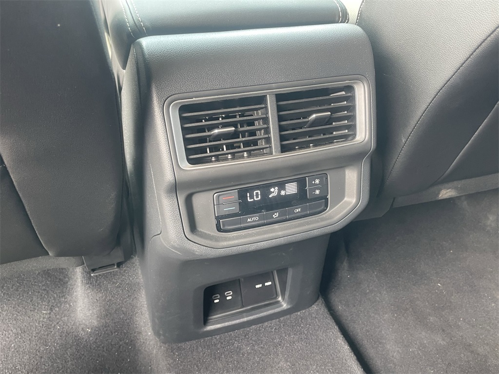 2024 Volkswagen Atlas 2.0T SE Technology Image 20 of 29