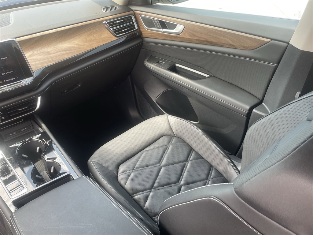 2024 Volkswagen Atlas 2.0T SE Technology Image 27 of 29