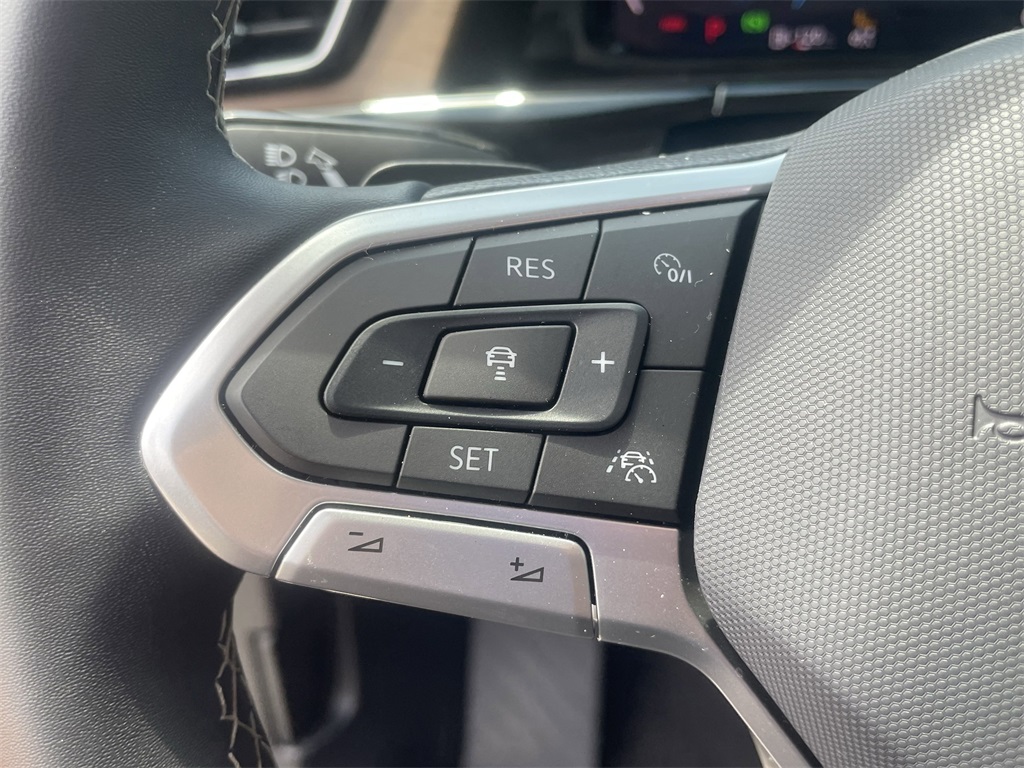 2024 Volkswagen Atlas 2.0T SE Technology Image 25 of 29