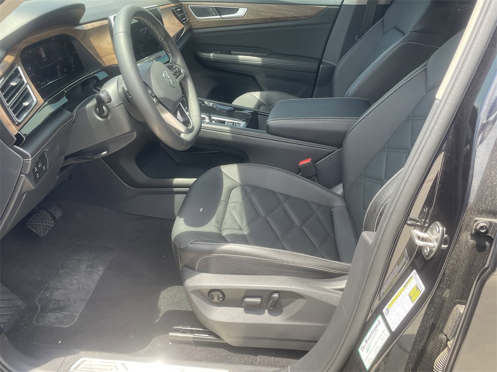 2024 Volkswagen Atlas 2.0T SE Technology Image 12 of 29