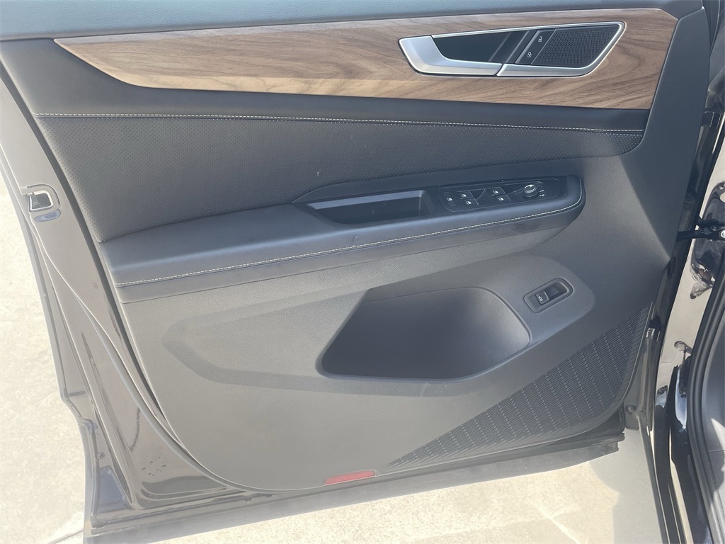 2024 Volkswagen Atlas 2.0T SE Technology Image 19 of 29
