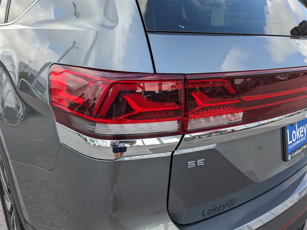 2024 Volkswagen Atlas 2.0T SE Technology Image 12 of 37