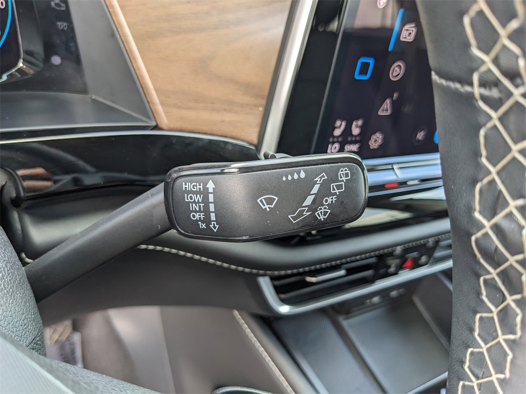 2024 Volkswagen Atlas 2.0T SE Technology Image 30 of 37