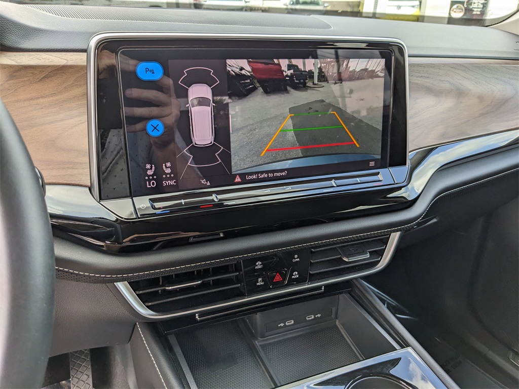 2024 Volkswagen Atlas 2.0T SE Technology Image 23 of 37
