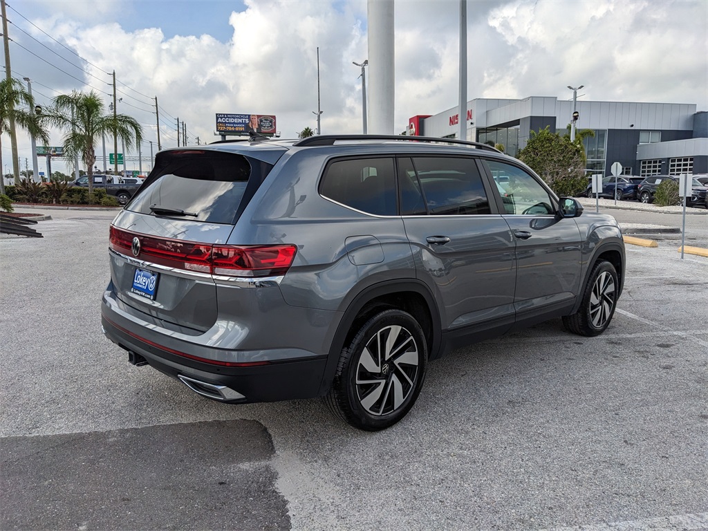 2024 Volkswagen Atlas 2.0T SE Technology Image 6 of 37