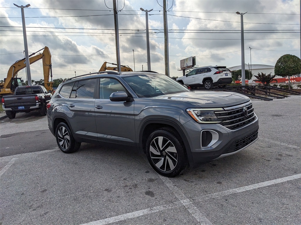 2024 Volkswagen Atlas 2.0T SE Technology Image 4 of 37