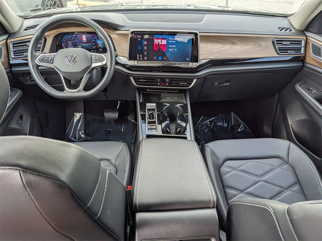 2024 Volkswagen Atlas 2.0T SE Technology Image 17 of 37