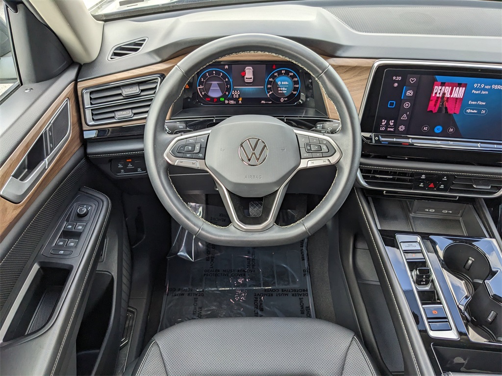 2024 Volkswagen Atlas 2.0T SE Technology Image 16 of 37