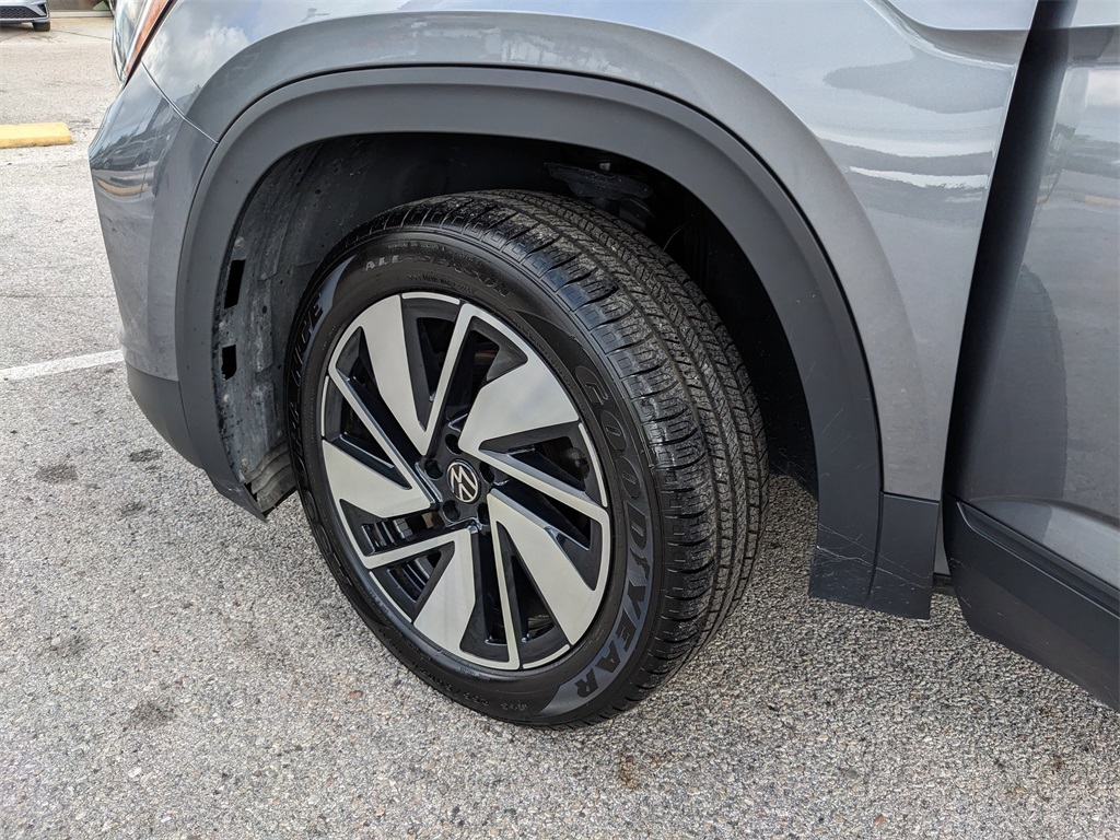 2024 Volkswagen Atlas 2.0T SE Technology Image 10 of 37