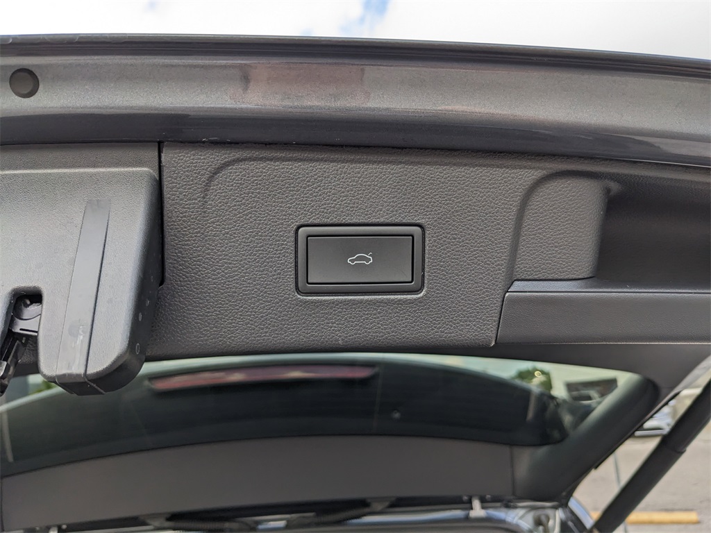 2024 Volkswagen Atlas 2.0T SE Technology Image 34 of 37