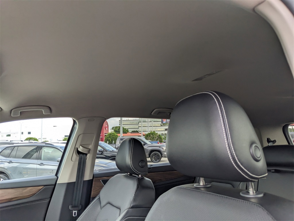 2024 Volkswagen Atlas 2.0T SE Technology Image 33 of 37