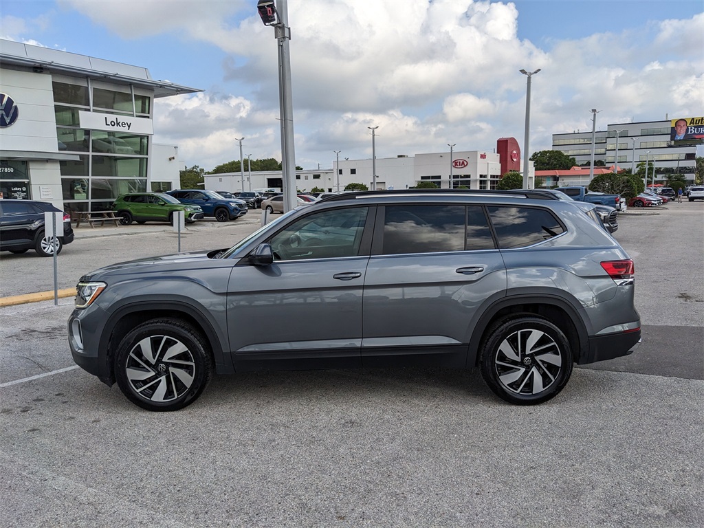 2024 Volkswagen Atlas 2.0T SE Technology Image 9 of 37