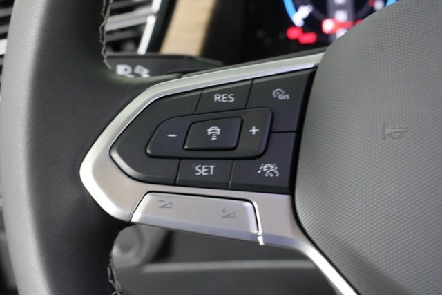 Vehicle image 17 of 21